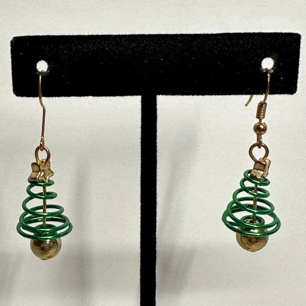 Christmas Tree Dangle Earrings Green Wire Spiral Gold‎ Tone Star Holiday
